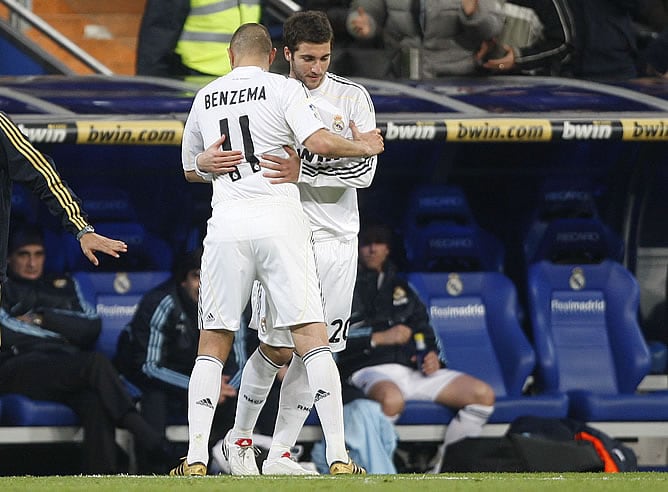 Higuaín sustituye a Benzema en el Bernabéu