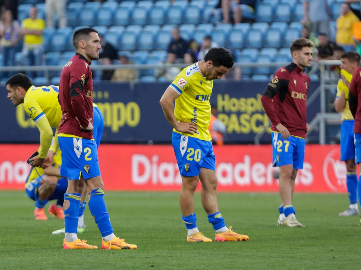 La guinda de la vergüenza: El Cádiz CF se deja humillar en Almería