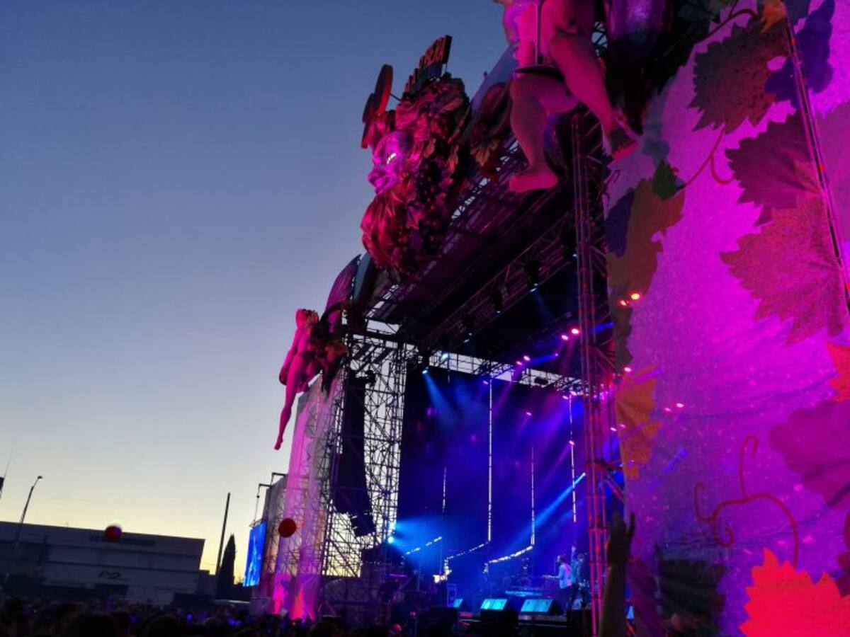 Del violeta al naranja