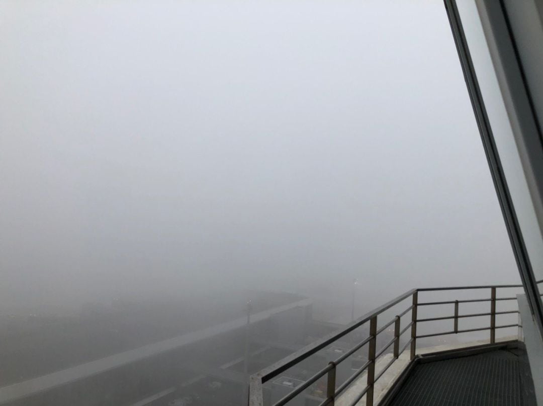 Escasa o nula visibilidad desde la torre de control del aeropuerto de Málaga