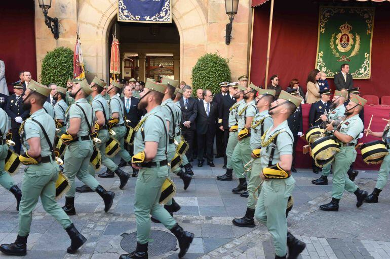 Desfile de La Legión en la tarde del lunes santo en Algeciras