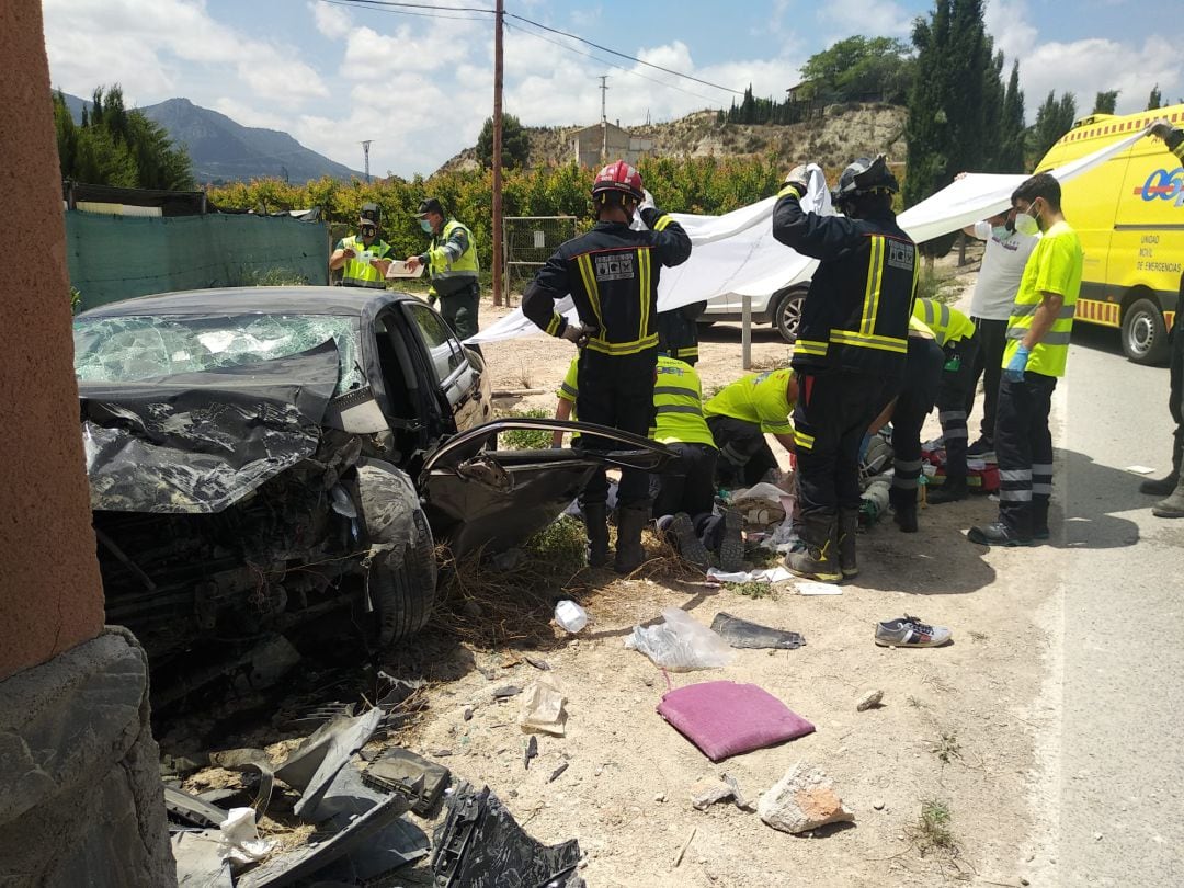 Fallece el conductor de vehículo en Cieza al estrellarse contra una vivienda 