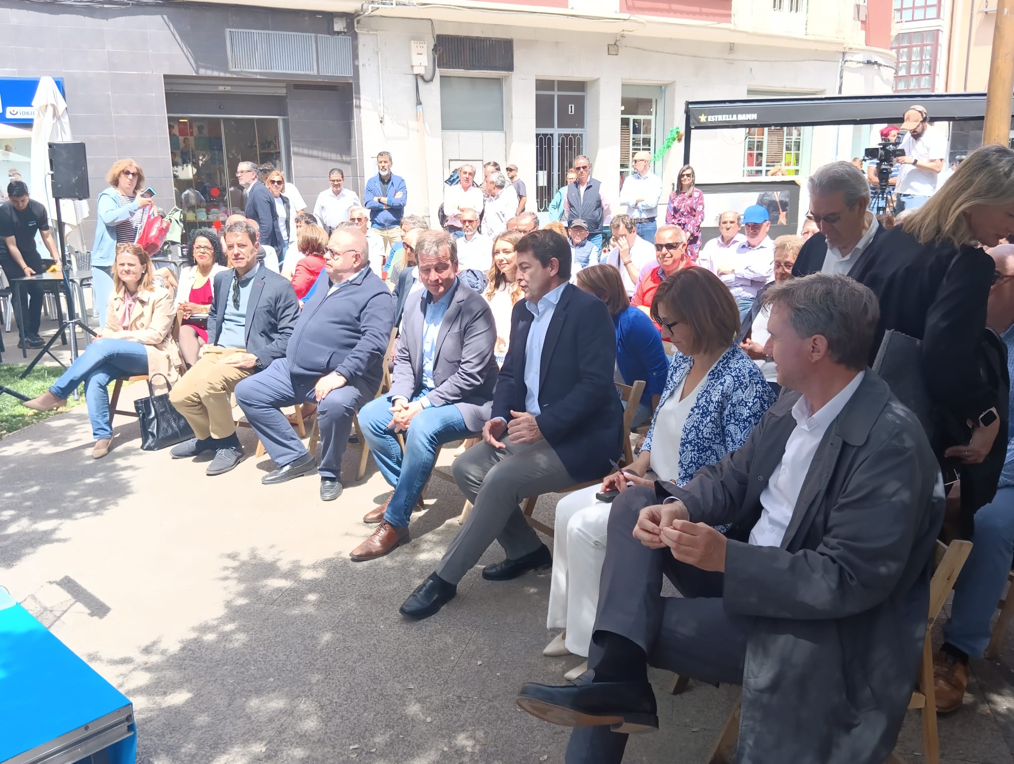 La Plaza de la Constitución acogió este acto mañanero de campaña