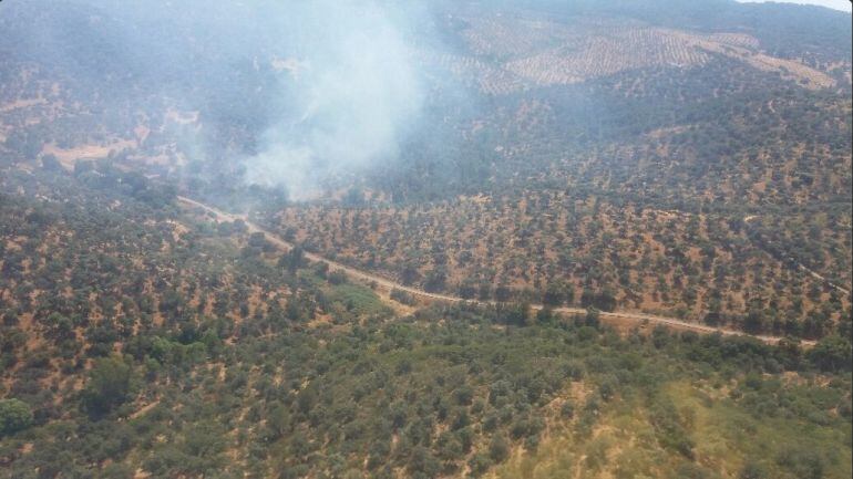 Imagen del incendio de Espiel tomada desde un avión del Infoca