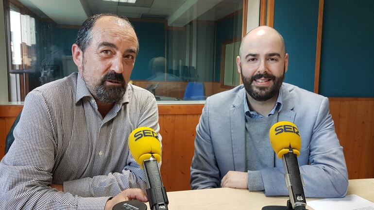 Rafael Pérez Tezanos y Julio Revuelta en la tertulia de la Ventana de Cantabria   