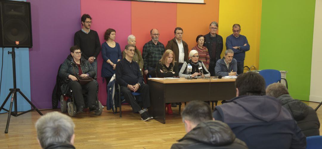 Vecinos, políticos y sindicatos han criticado el recorte horario en Atención Primaria