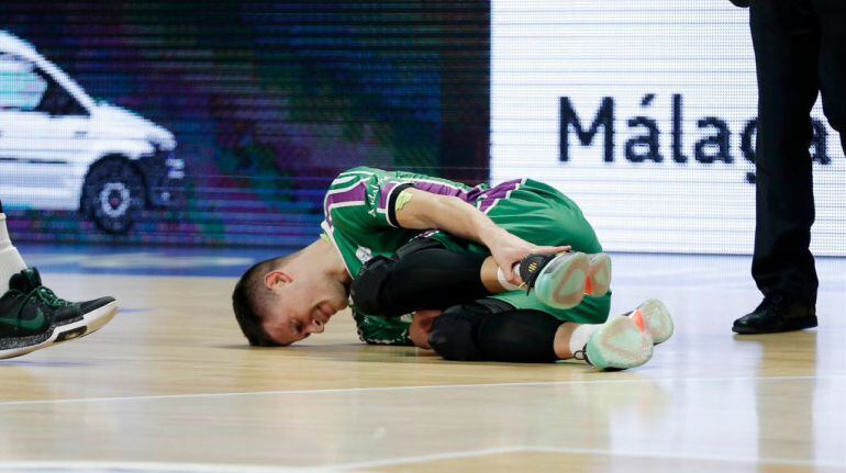 Nedovic, se queja del tobillo izquierdo en una lesión anterior