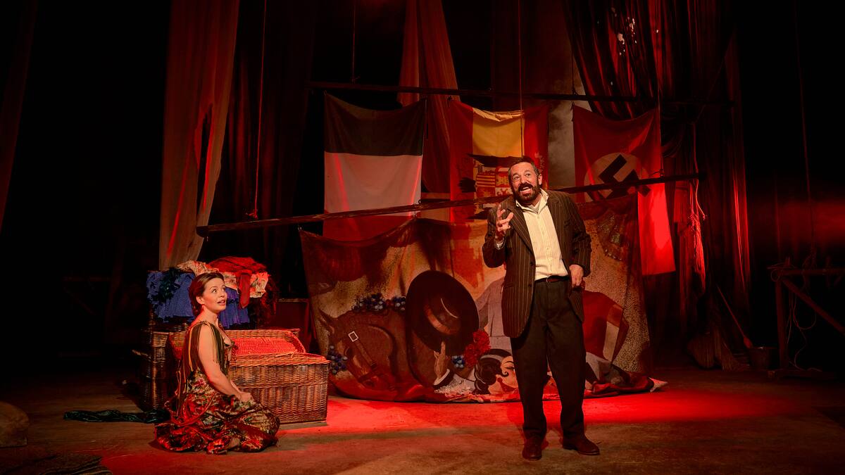 Entrevista al actor Pepón Nieto por su intervención en la obra de teatro '¡Ay, Carmela!' que llega al sur de Madrid.