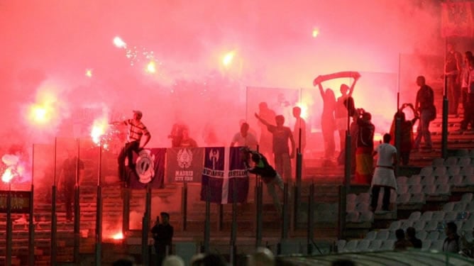 Grupo ultra en un estadio de fútbol