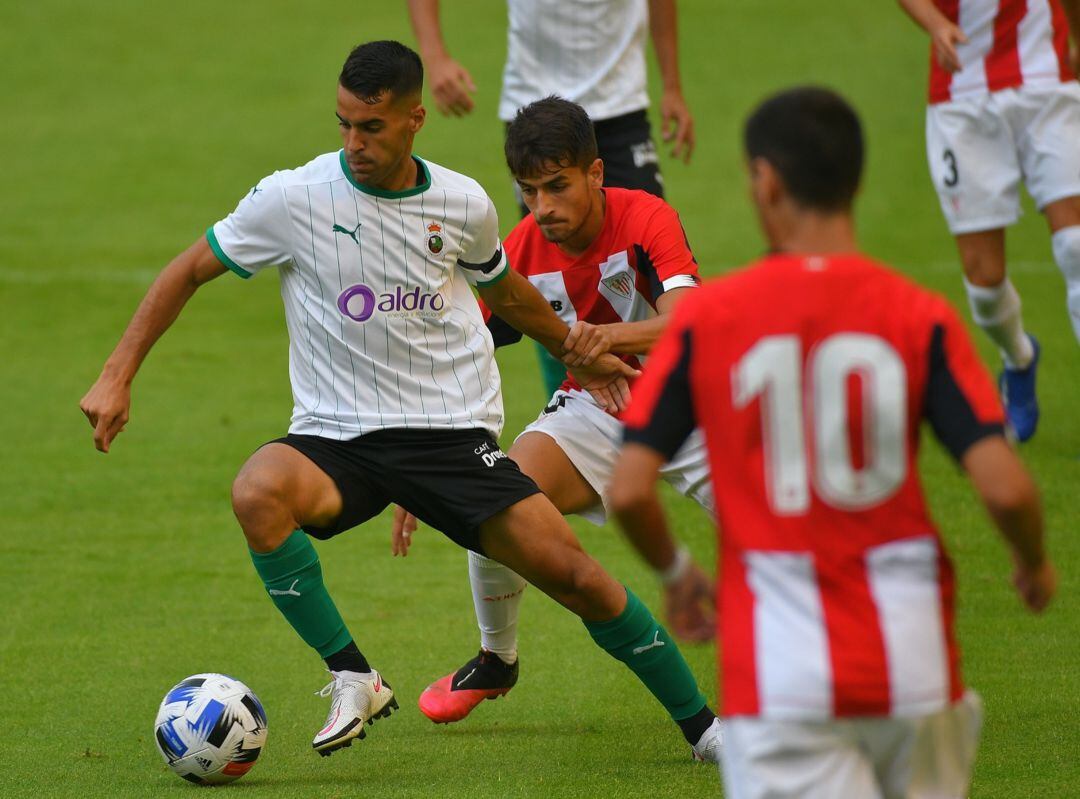 Ismael Benktib en pretemporada contra el Bilbao Athletic