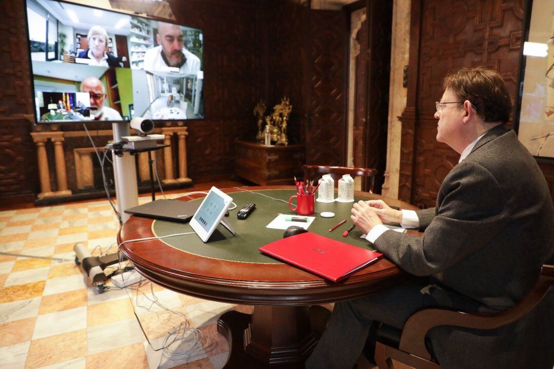 Puig en su reunión por videoconferencia con los colegios de farmacéuticos y la consellera de Sanidad