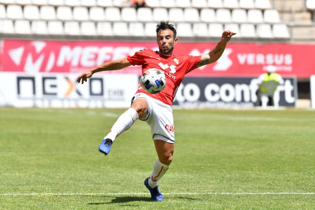 Paco Molinero en un partido con el Real Murcia