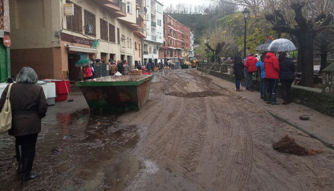 Efectos de las inundaciones provocadas por el temporal Elsa en Navaconcejo.