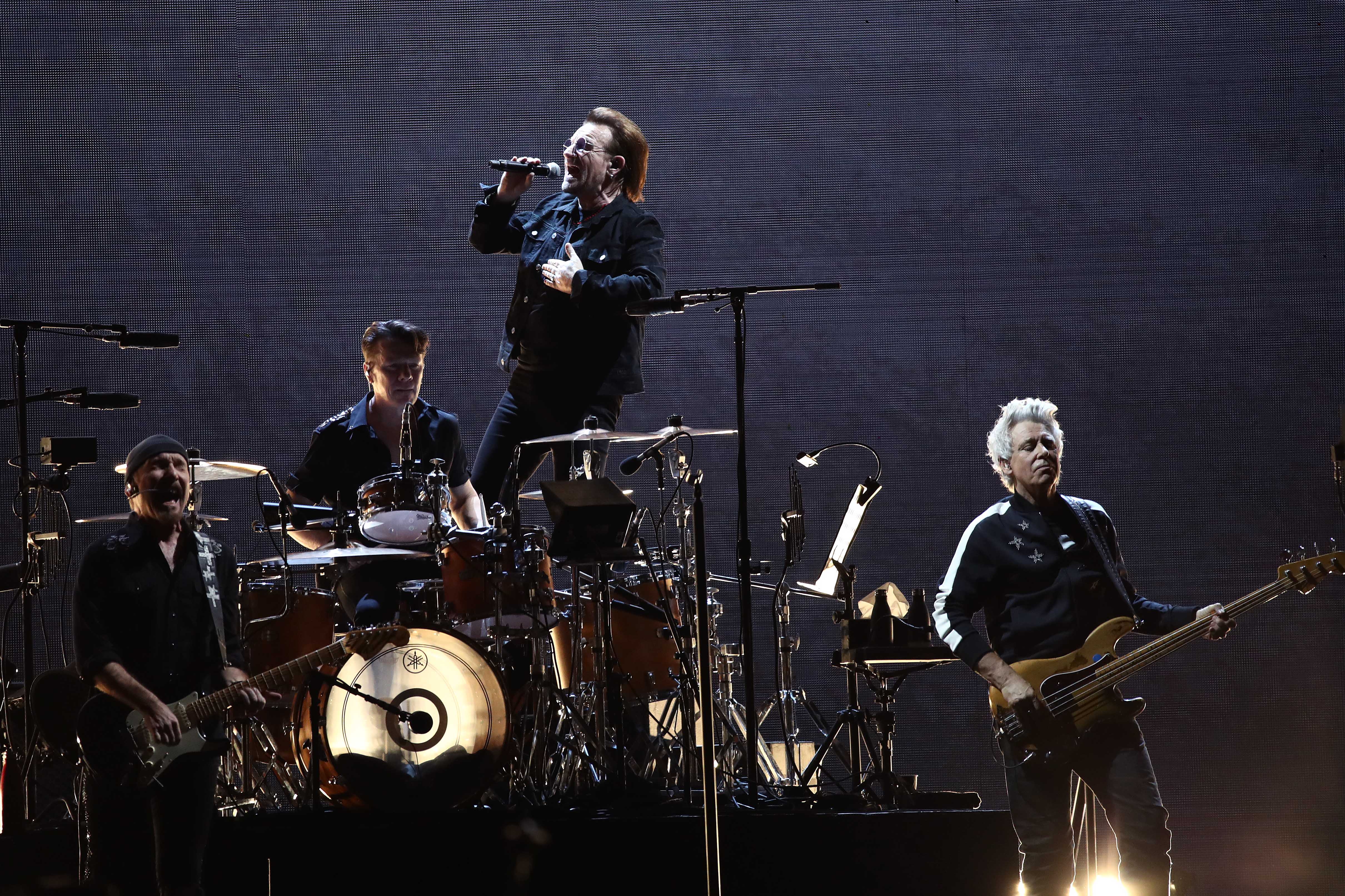 The Edge, Larry Mullen Jr., Bono y Adam Clayton de U2 en un concierto el 8 de diciembre de 2019 en Seúl, Corea del Sur. Chung Sung-Jun/Getty Images.