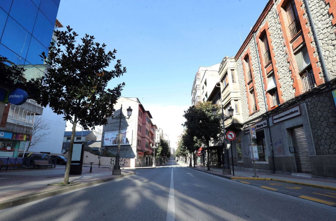 Calles vacías en el centro de Ponferrada (León) este domingo 