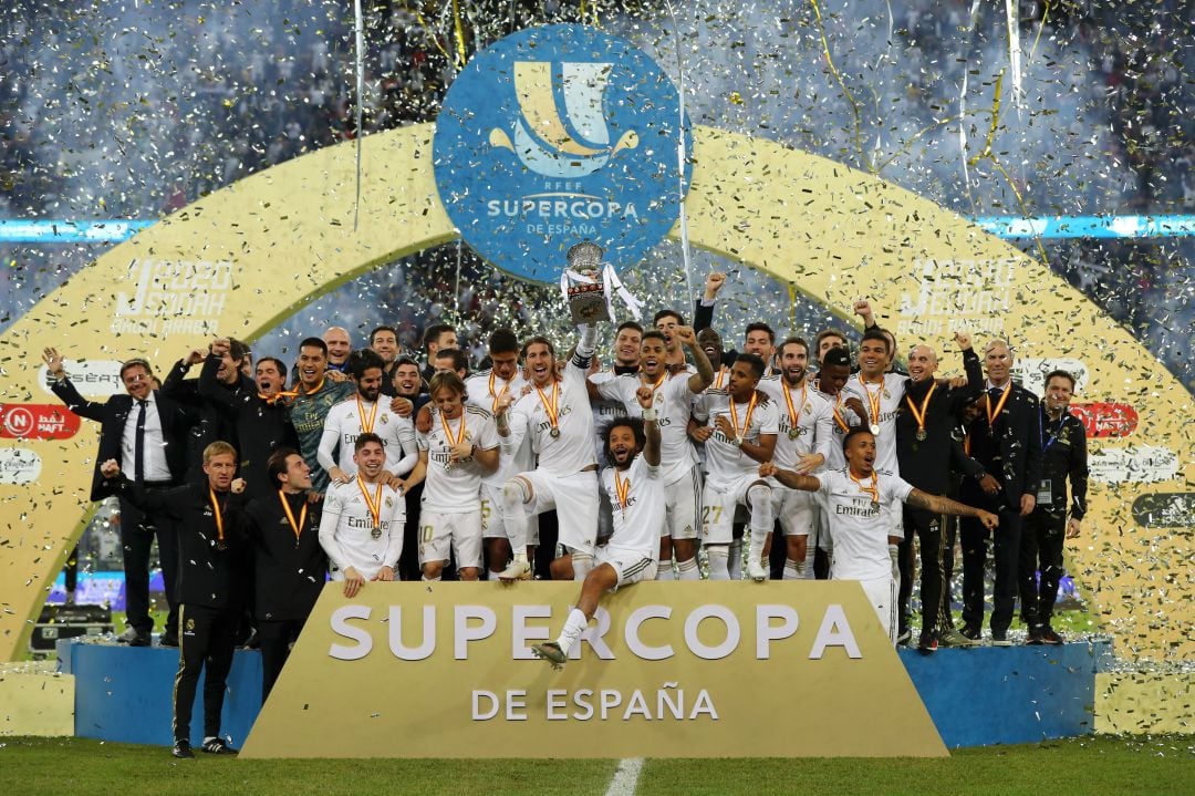 Los jugadores del Real Madrid celebrando la Supercopa de España de 2020.