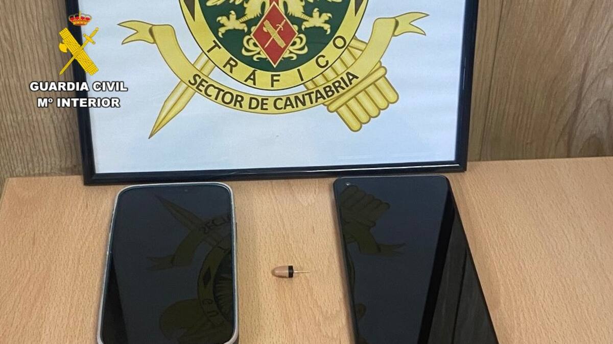La Guardia Civil identifica a 9 personas copiando en el examen de conducir con móviles en Laredo y en Torrelavega
