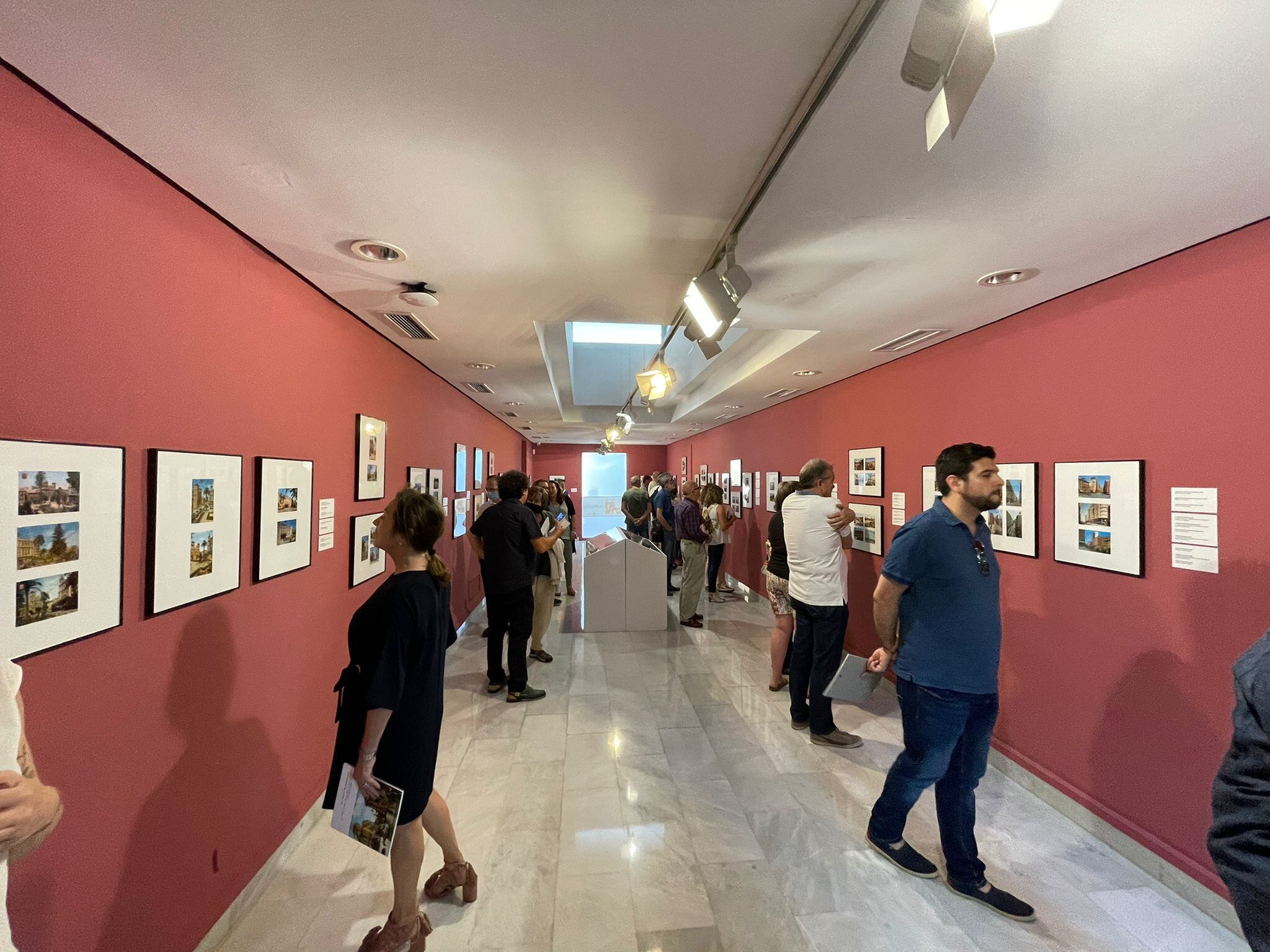 En Los Molinos del Río, el visitante encontrará la exposición fotográfica de Pilar Morales ‘From Inside Project&#039;, muestra que se podrá visitar de lunes a viernes de 10:00 a 14:00 horas