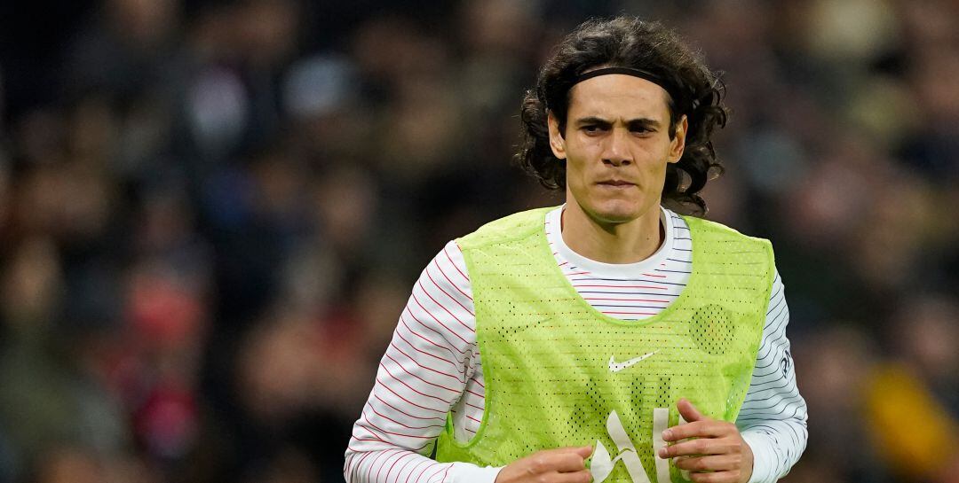 Cavani, durante un calentamiento previo a un partido del PSG