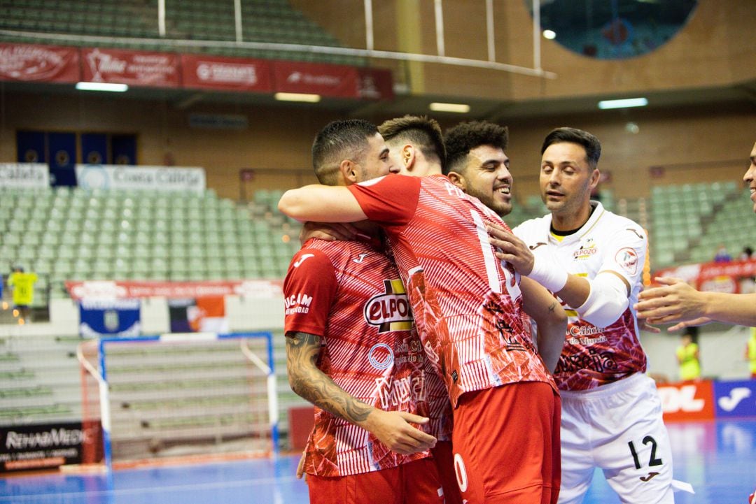 Los jugadores de ElPozo Murcia Costa Cálida celebran un gol en la primera eliminatoria ante Viña Albali Valdepeñas