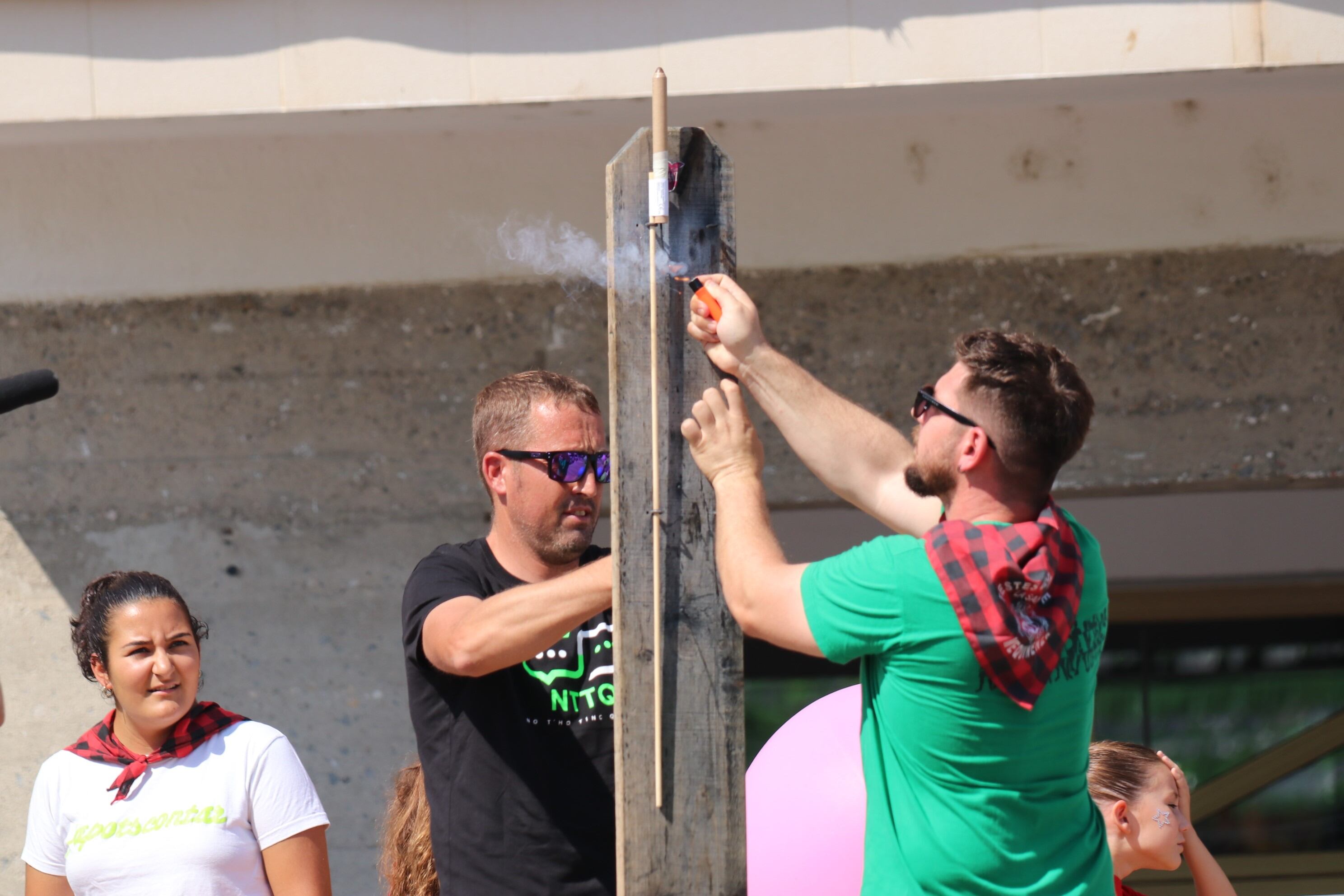 Dani Navarro y Sergio Moncada han lanzado el cohete de inicio de las fiestas 