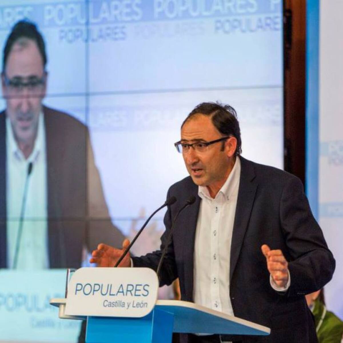 Polanco responde a las críticas por su acumulación de cargos