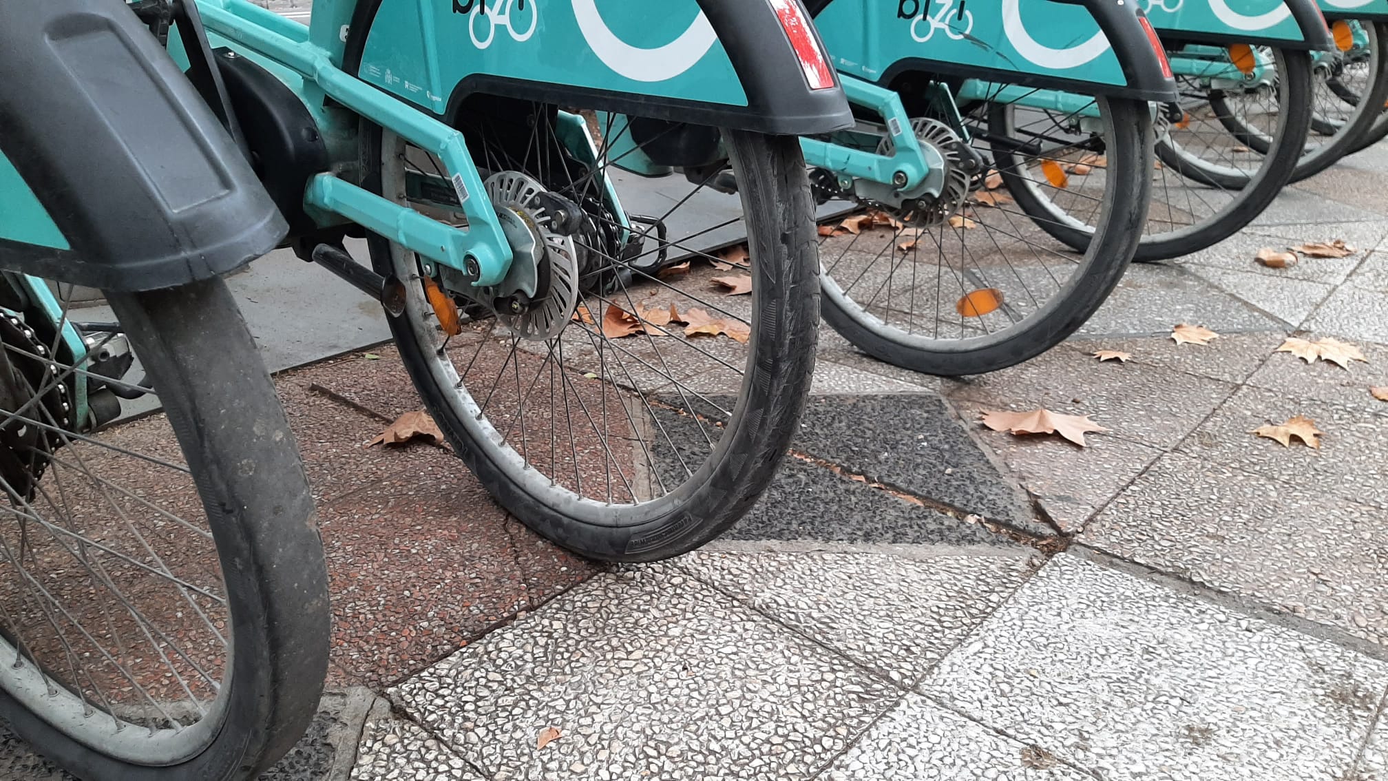 Ruedas desgastadas del servicio Bizi de Zaragoza