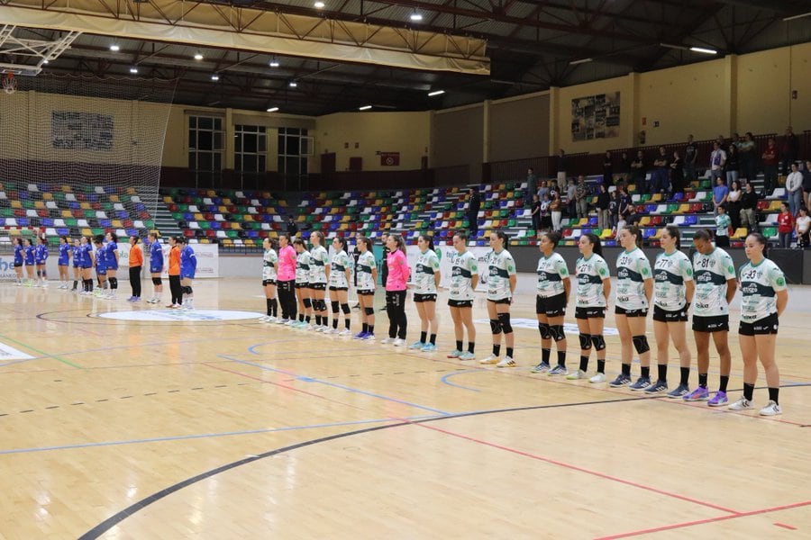 Antes del partido se guardó un minuto de silencio por las víctimas de la DANA