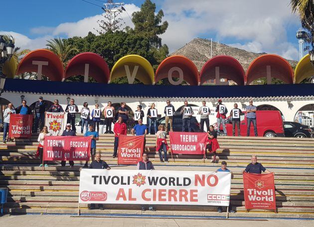 Concentración trabajadores esta mañana en Tívoli