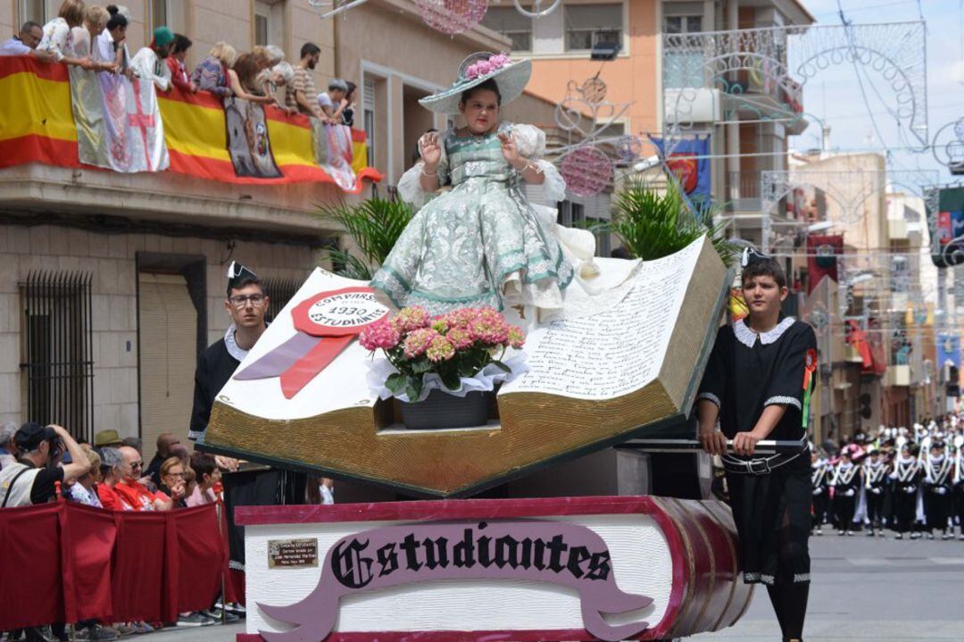 La comparsa de Estudiantes de Petrer ostentará la Media Fiesta en el bando cristiano