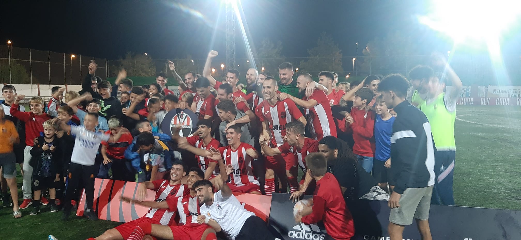 Los jugadores del CD Algar celebran la victoria