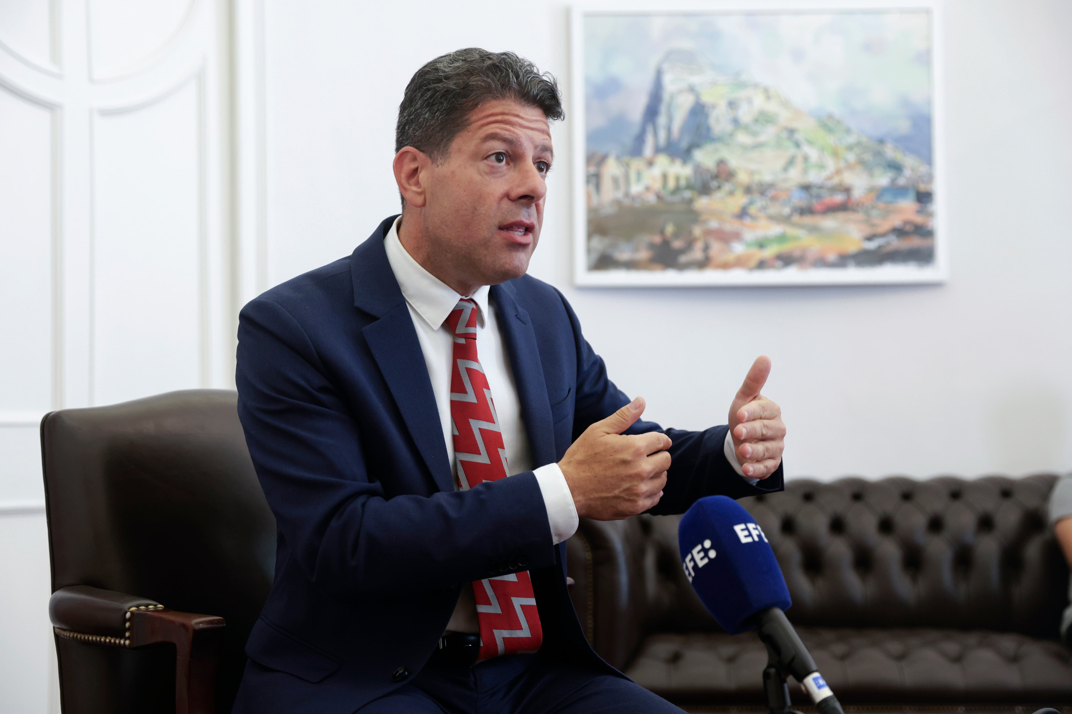 GIBRALTAR, 10/09/2023.- El ministro principal de Gibraltar, Fabian Picardo, asegura, en una entrevista con EFE, que alcanzar un acuerdo sobre el encaje de El Peñón tras Brexit, cuyas negociaciones se han paralizado a la espera de que a ambos lados haya nuevo gobierno, &quot;irónicamente&quot; es técnicamente más complejo de lo que lo es políticamente: &quot;y eso ya es decir&quot;. EFE/A.Carrasco Ragel
