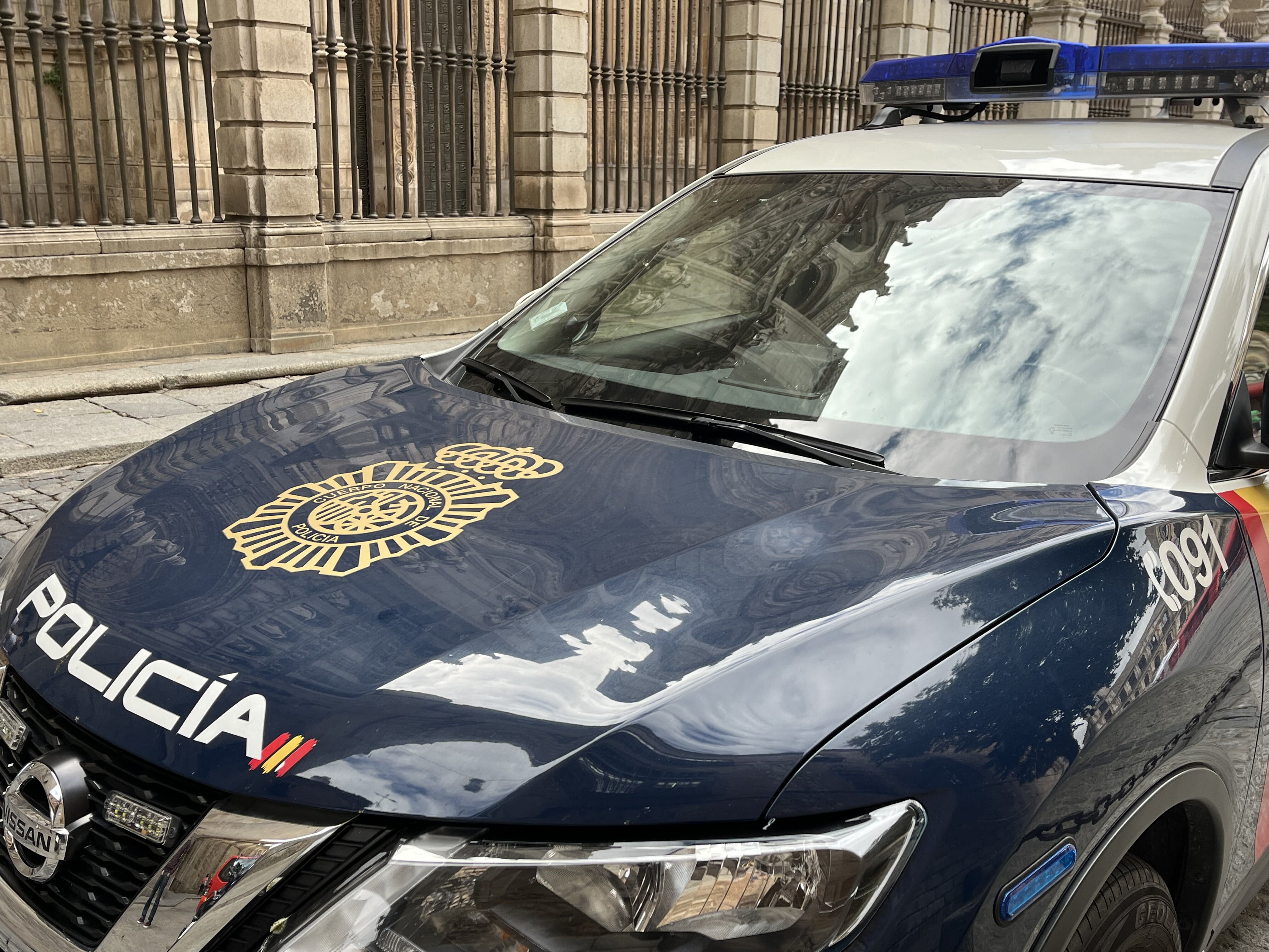 Imagen de archivo de un coche patrulla de la Policía Nacional en Toledo