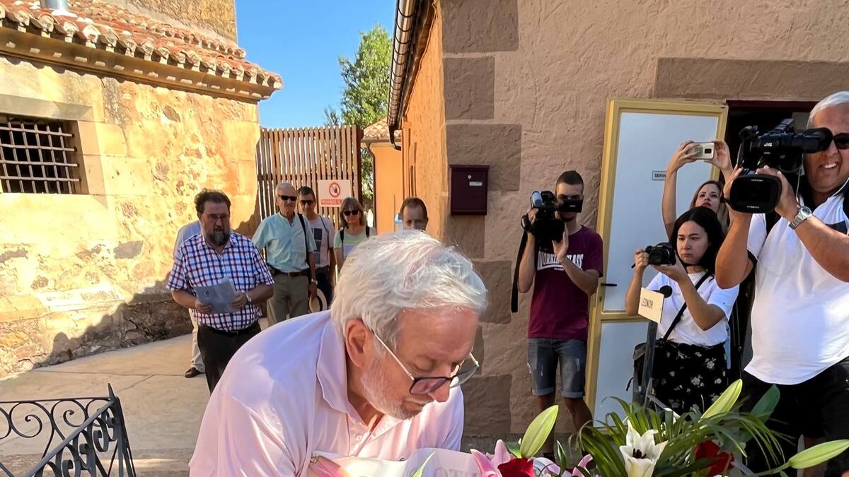 Expoesía arranca con una lección inaugural de Mercedes Queixas en un “día grande para Galicia”