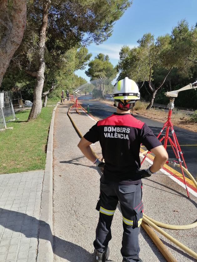 Bomberos del Ayuntamiento de València inicia una campaña de defensa contra incendios en la Devesa para aumentar la protección de la población