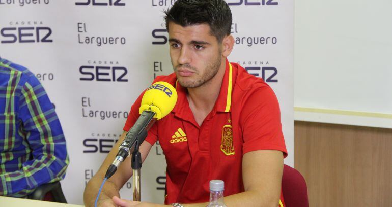 Álvaro Morata charla con Manu Carreño en 'El Larguero'