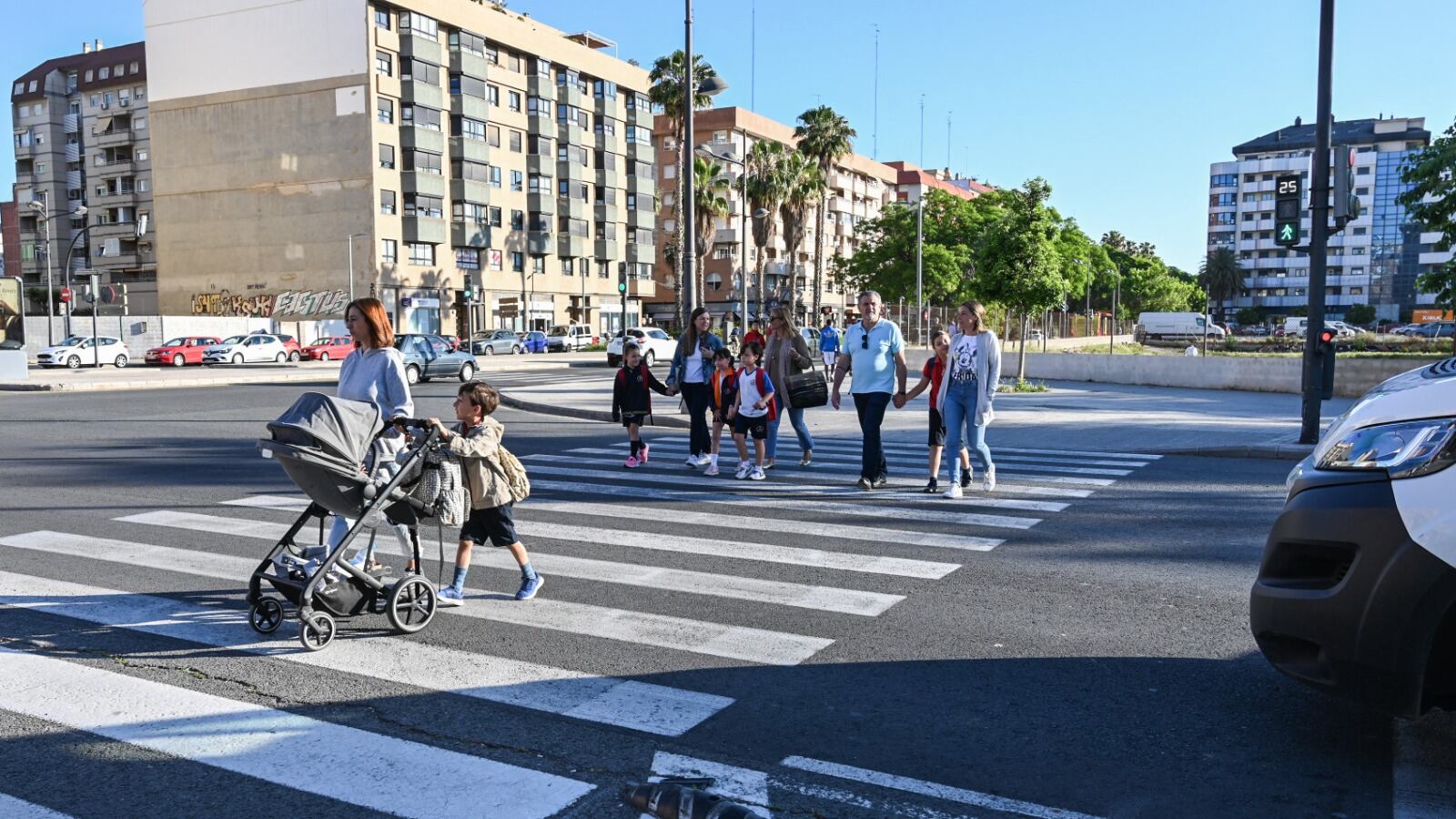 El Ayuntamiento de València instala nuevos descontadores semafóricos para peatones en la avenida Balears