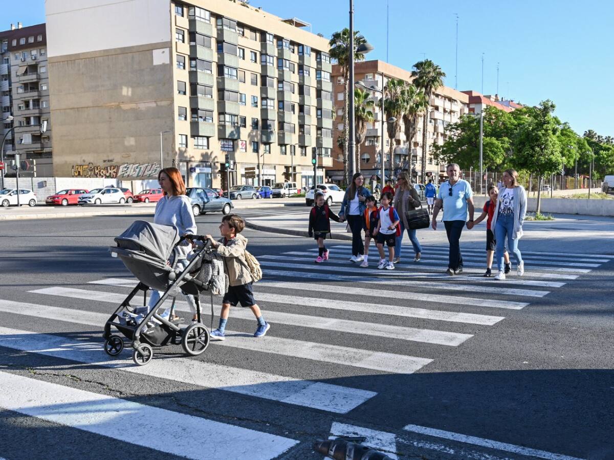 Nuevos temporizadores en los semáforos de València para que los peatones sepan cuánto les queda para cruzar