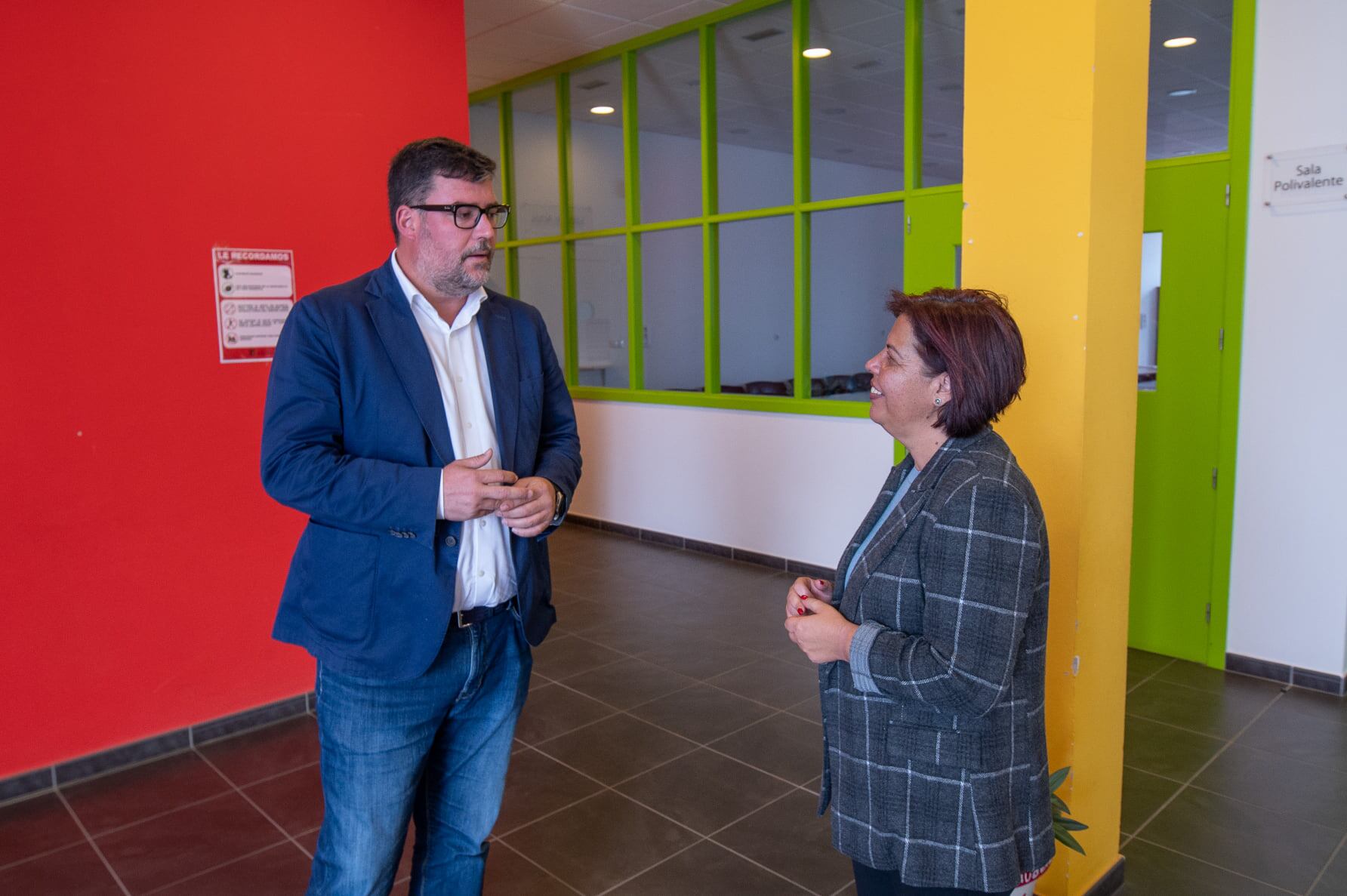 El alcalde de San Bartolomé, Isidro Pérez, junto a la concejala de Tercera Edad, Alma González.