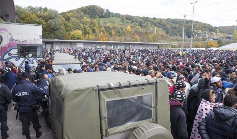Refugiats a la frontera entre Àustria i Eslovènia a Spielfeld (Àustria)