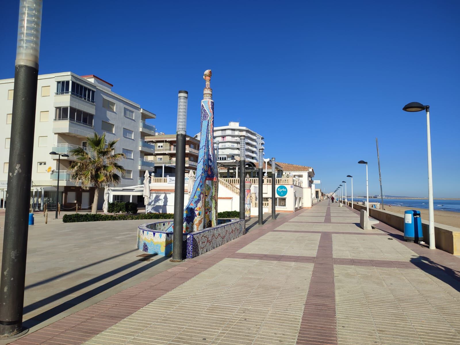 Mañana soleada de invierno en la Playa de Daimús.