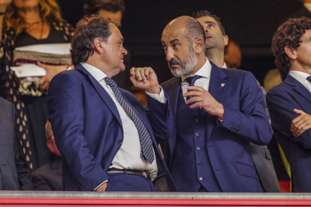 Aperribay conversa con Elizegi