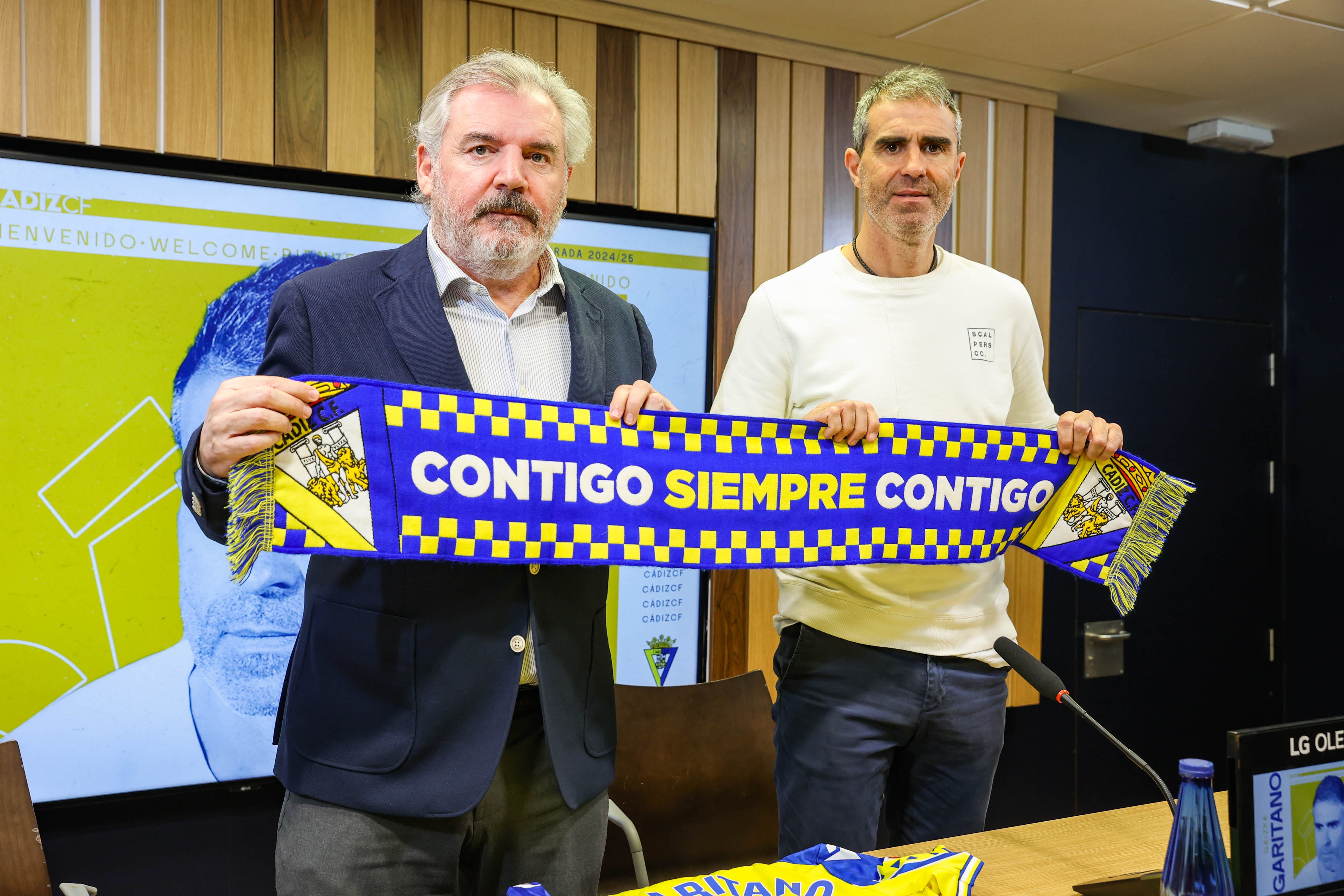 Manuel Vizcaíno junto a Gaizka Garitano en el Nuevo Mirandilla.