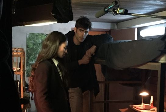 El inspector Eguía (Jon Kortajarena) interroga a Paula (Elena Rivera) en la serie &#039;La Verdad&#039;, de Telecinco (rodaje).