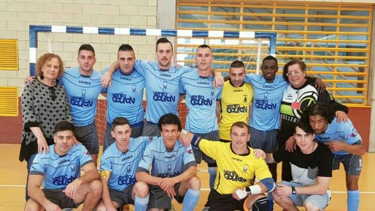 "Un equipo formado por reclusos participa en un campeonato de fútbol sala federado"