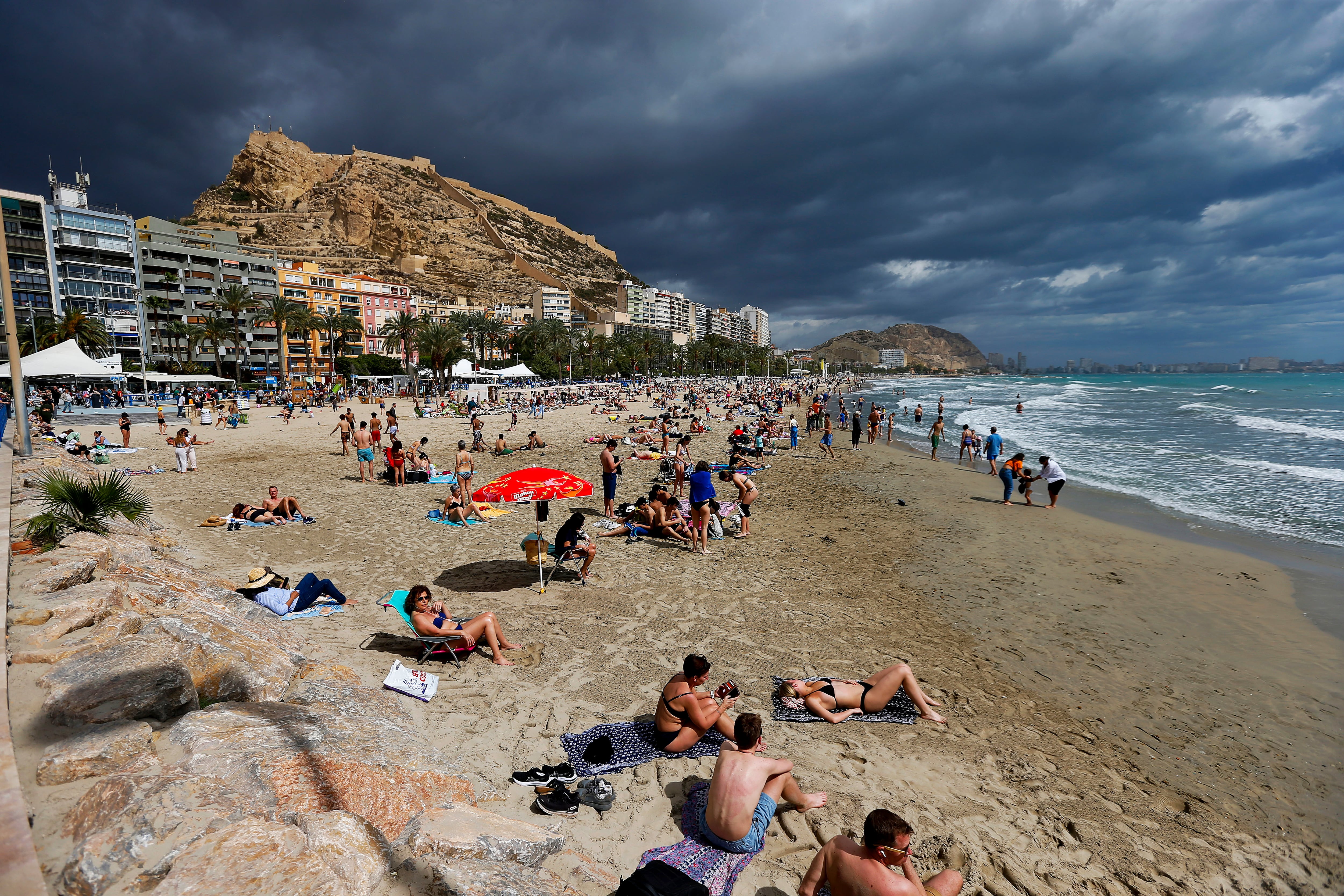 Los residentes de varias comunidades autónomas pueden estirar sus vacaciones de Semana Santa porque libran el Lunes de Pascua.