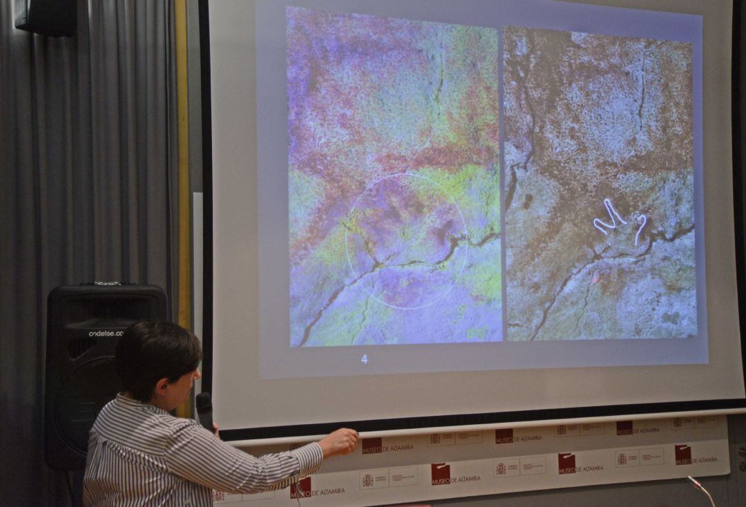 Técnicos del Museo de Altamira han identificado tres nuevas improntas de manos en la Sala de Polícromos de la cueva, anteriores a los bisontes. 
 