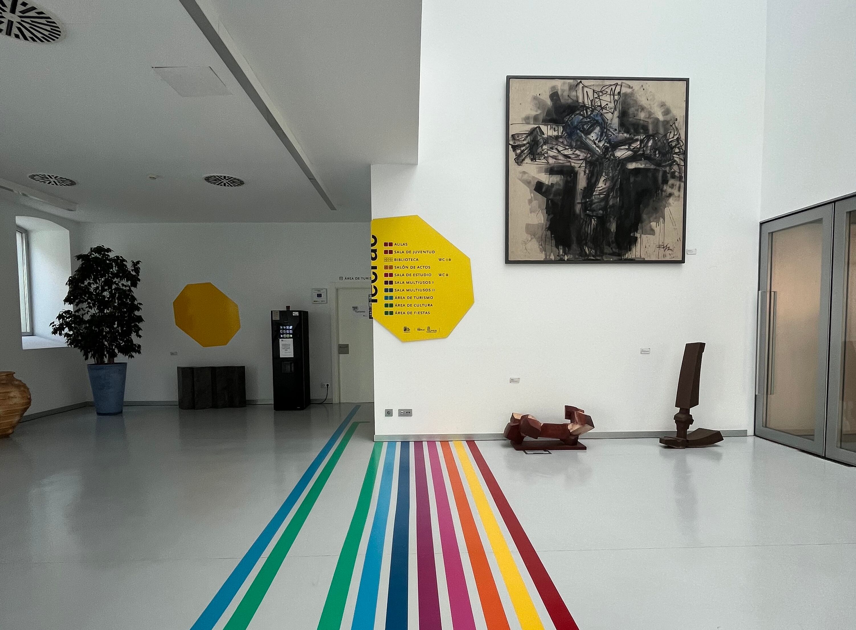 El Centro Cultural LECRÁC estrena señalización integral para orientar e informar a los usuarios