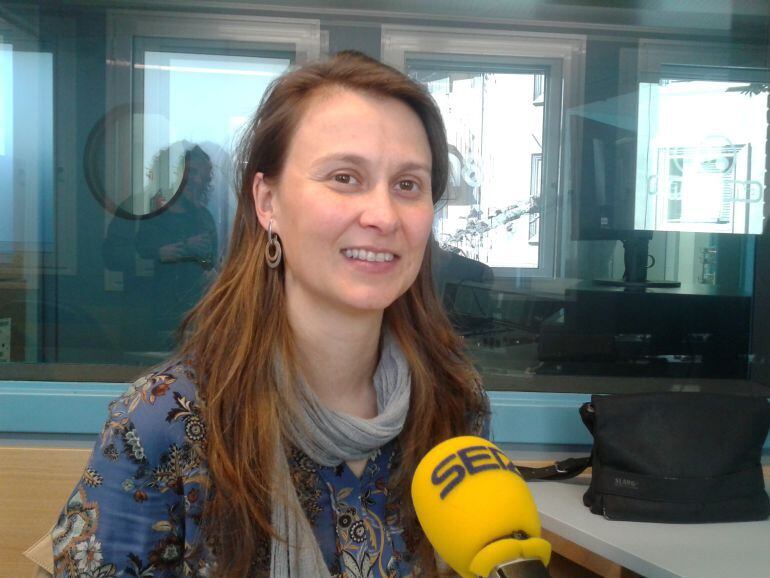 Imatge d'arxiu de Meritxell Serret als estudis de Ràdio Lleida