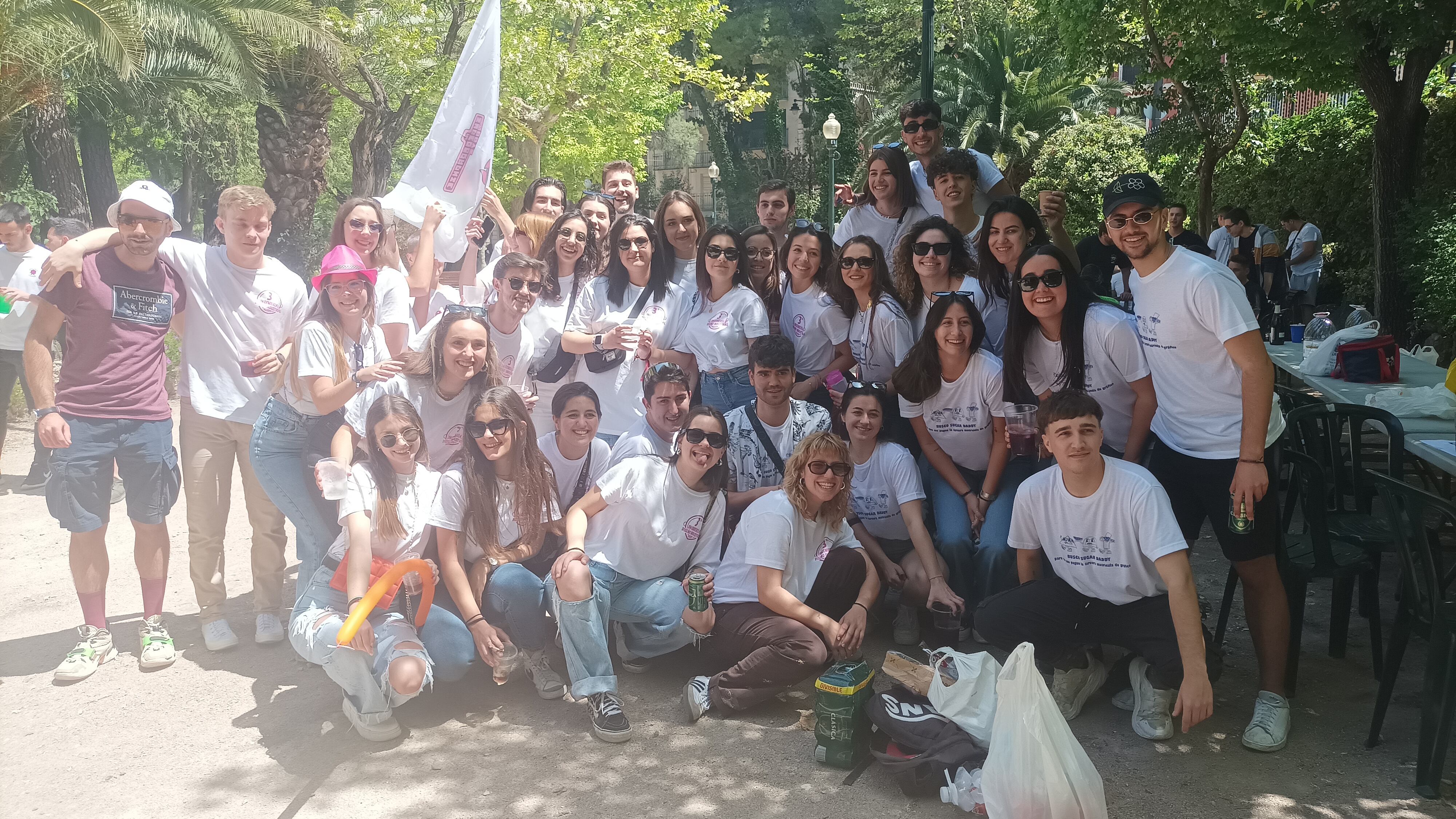 Alumnos del campus de Alcoy de la UPV en las paellas 2022